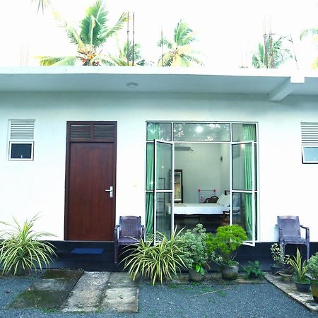 Sandy Palms Guesthouse Hikkaduwa Ngoại thất bức ảnh