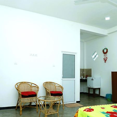Sandy Palms Guesthouse Hikkaduwa Ngoại thất bức ảnh