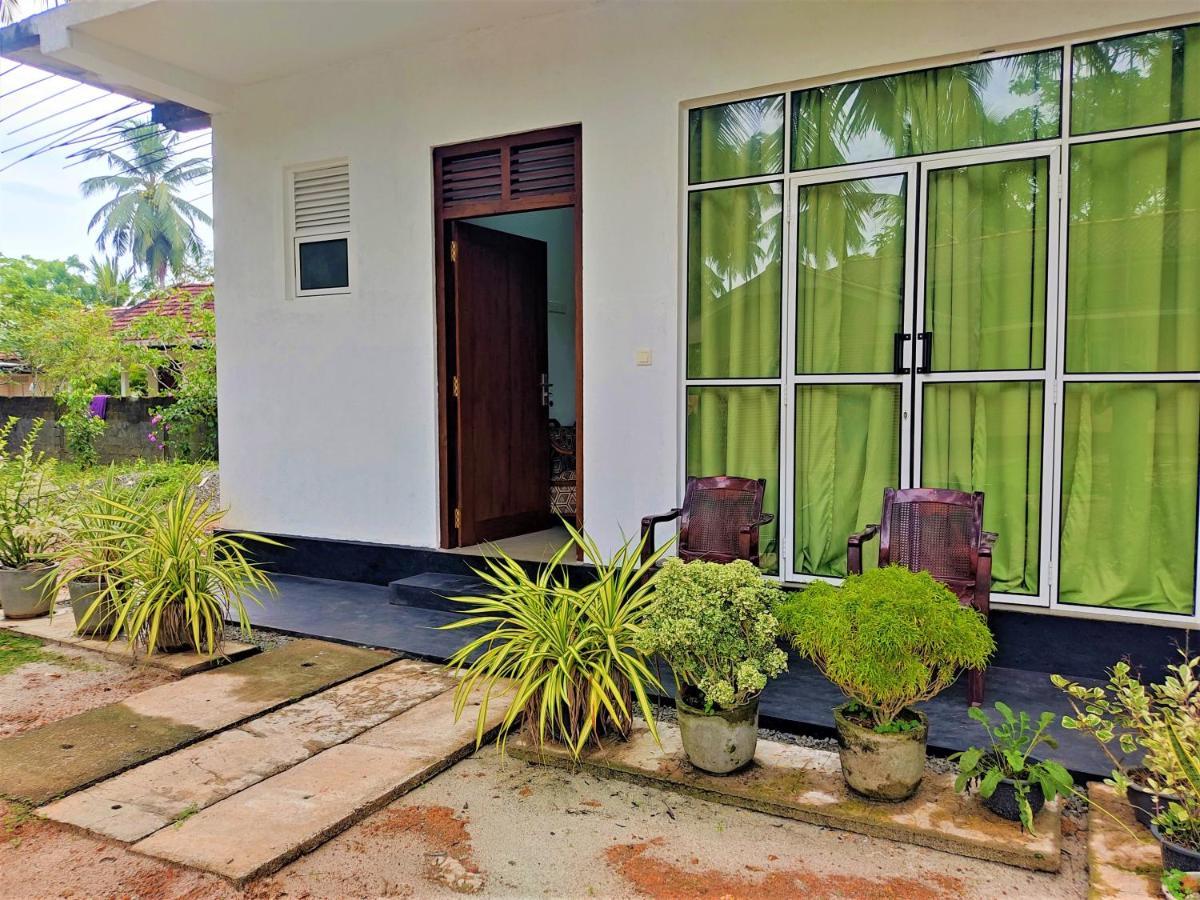 Sandy Palms Guesthouse Hikkaduwa Ngoại thất bức ảnh
