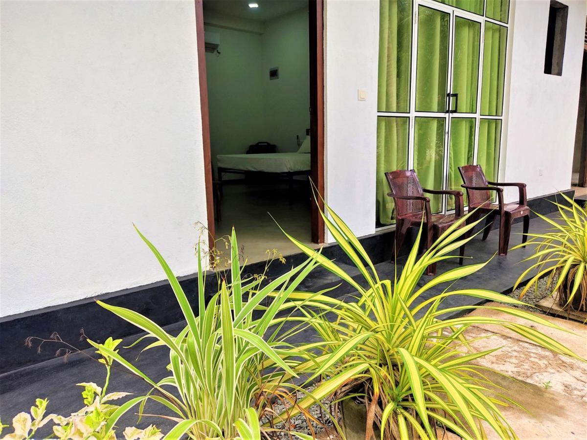 Sandy Palms Guesthouse Hikkaduwa Ngoại thất bức ảnh