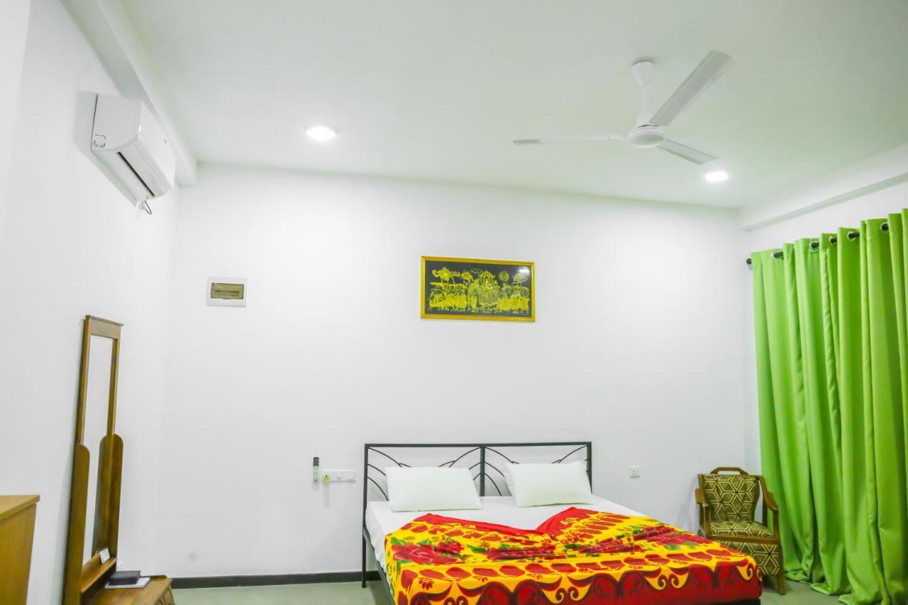 Sandy Palms Guesthouse Hikkaduwa Ngoại thất bức ảnh