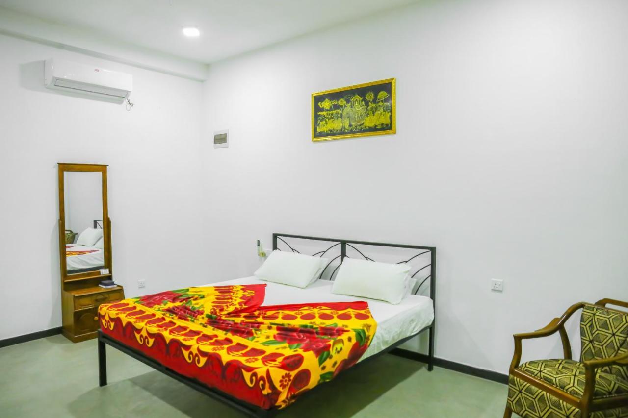 Sandy Palms Guesthouse Hikkaduwa Ngoại thất bức ảnh