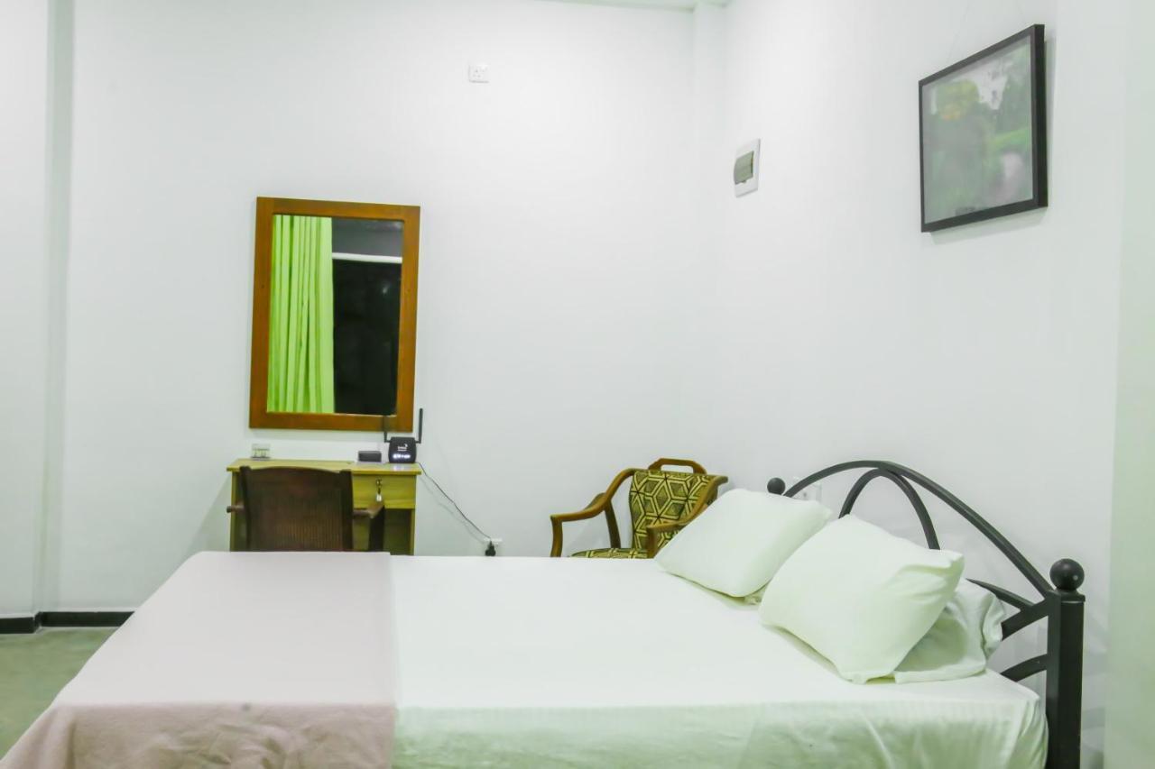 Sandy Palms Guesthouse Hikkaduwa Ngoại thất bức ảnh