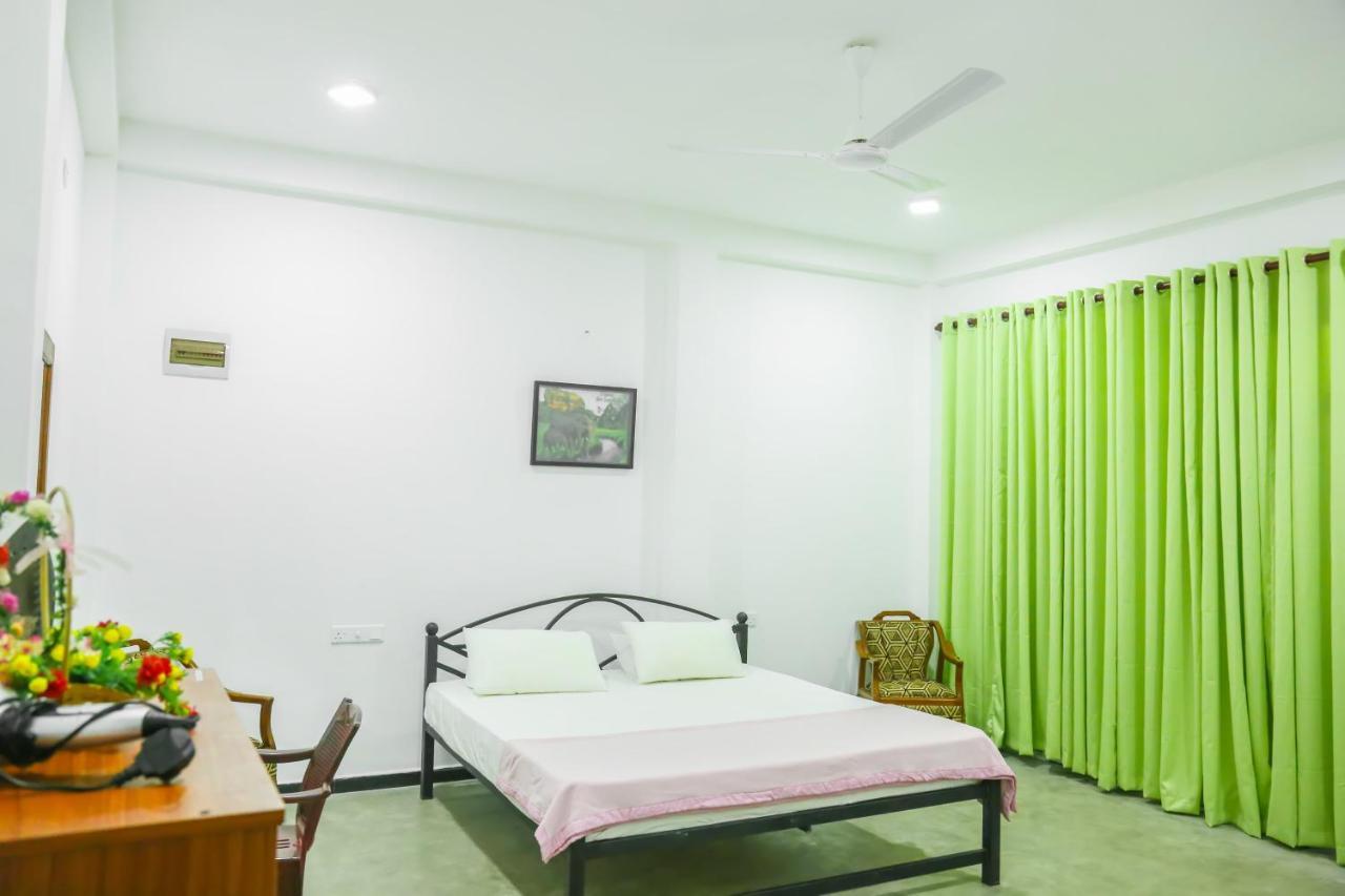 Sandy Palms Guesthouse Hikkaduwa Ngoại thất bức ảnh