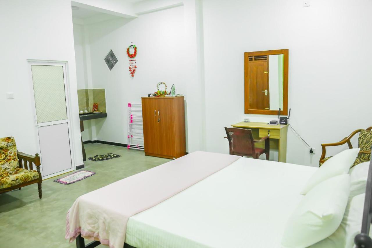 Sandy Palms Guesthouse Hikkaduwa Ngoại thất bức ảnh