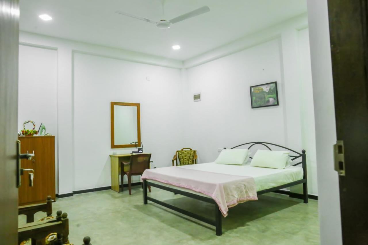 Sandy Palms Guesthouse Hikkaduwa Ngoại thất bức ảnh