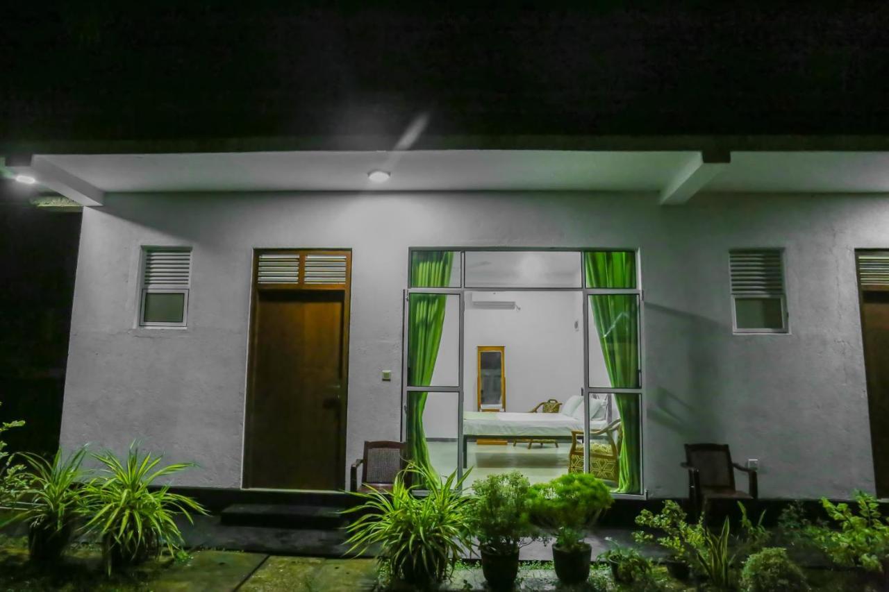Sandy Palms Guesthouse Hikkaduwa Ngoại thất bức ảnh