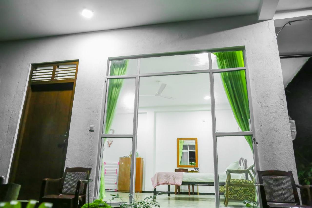 Sandy Palms Guesthouse Hikkaduwa Ngoại thất bức ảnh