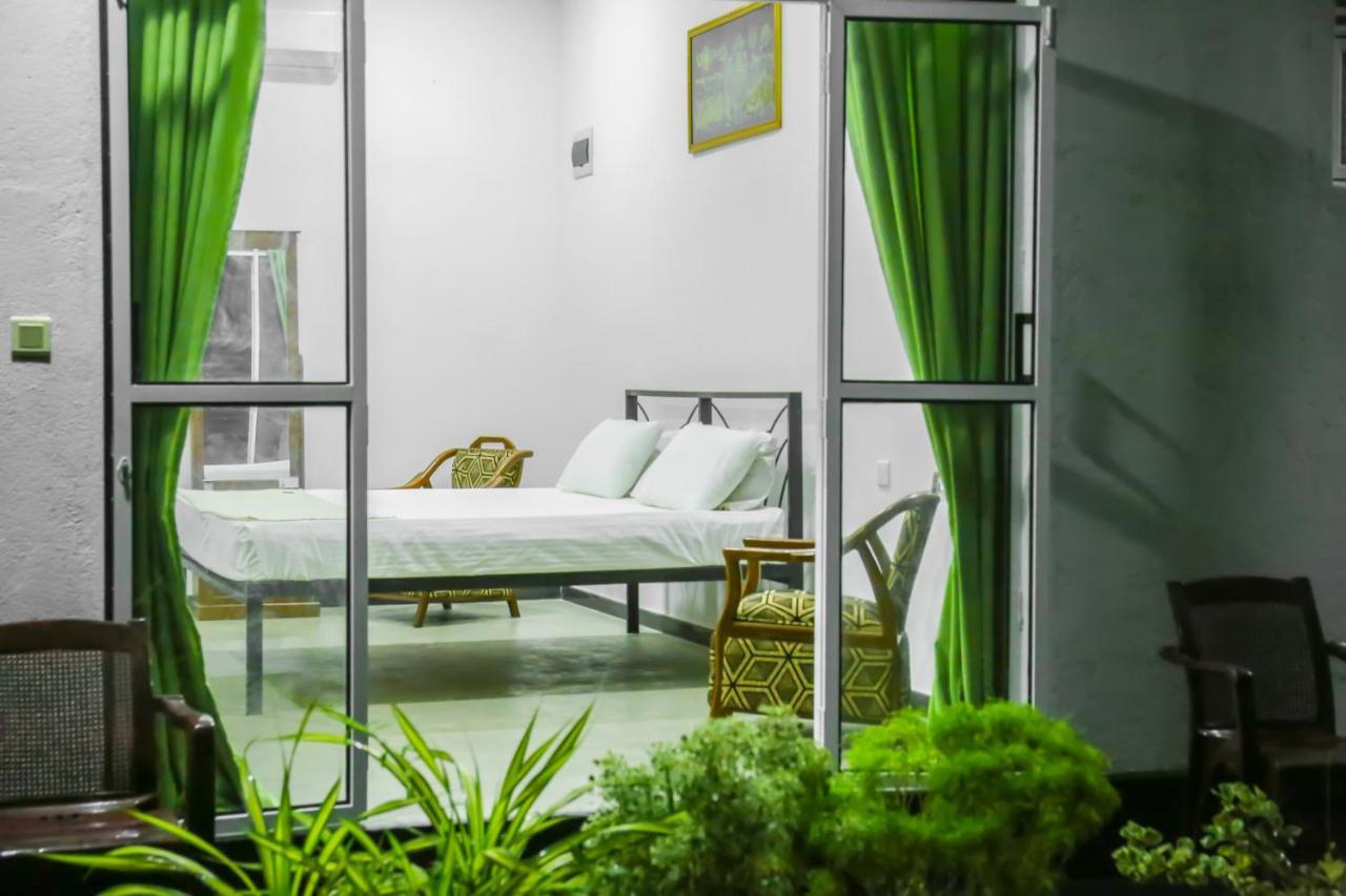 Sandy Palms Guesthouse Hikkaduwa Ngoại thất bức ảnh