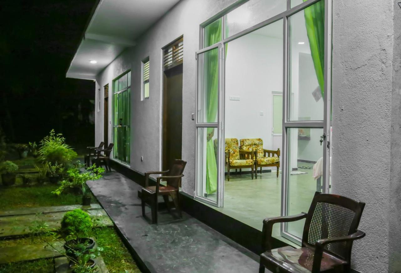 Sandy Palms Guesthouse Hikkaduwa Ngoại thất bức ảnh