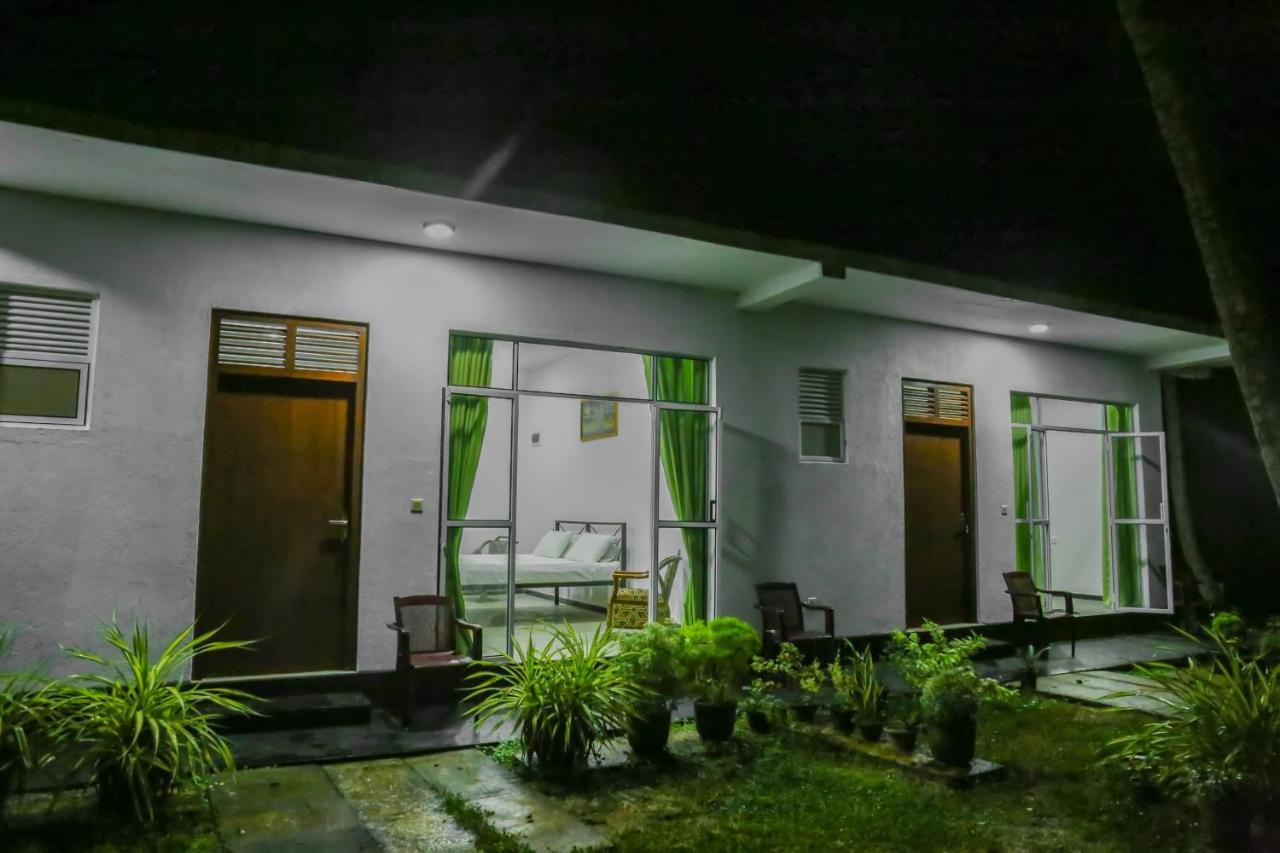 Sandy Palms Guesthouse Hikkaduwa Ngoại thất bức ảnh