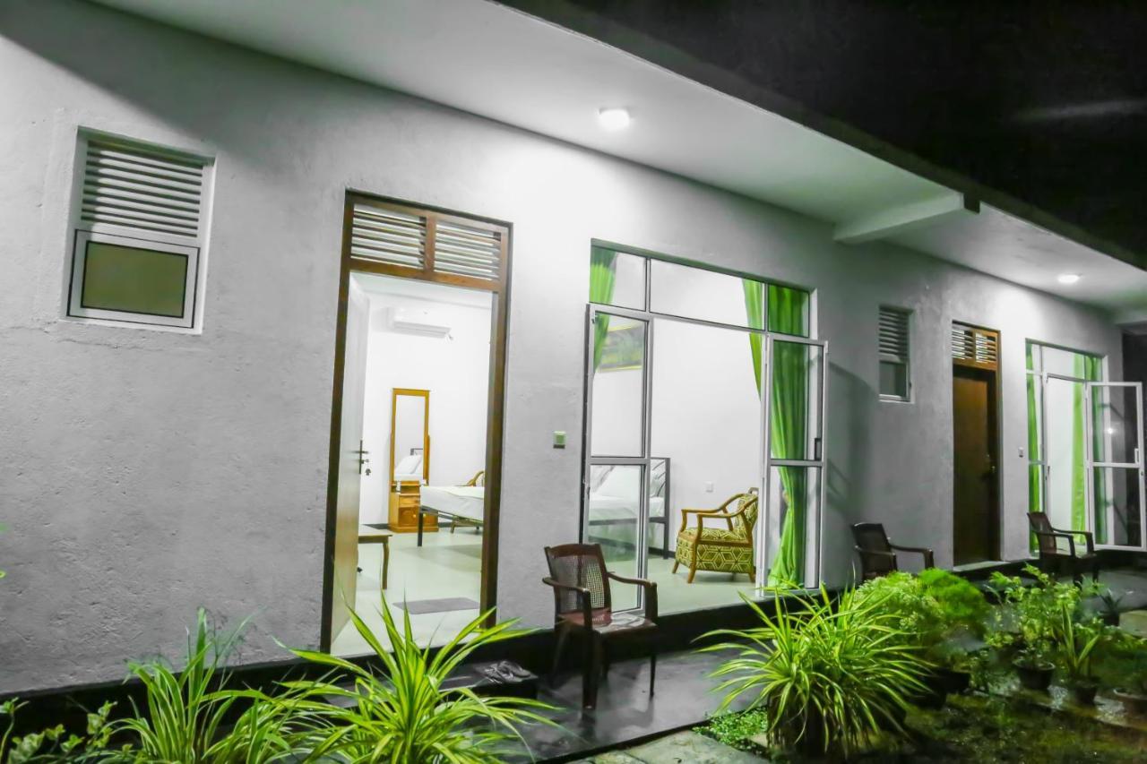 Sandy Palms Guesthouse Hikkaduwa Ngoại thất bức ảnh