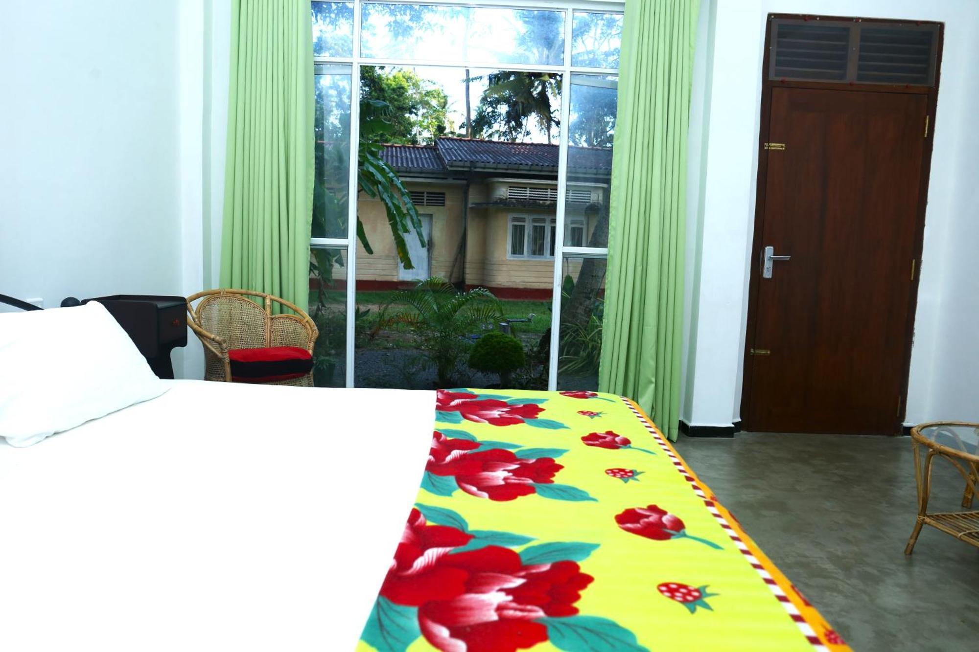 Sandy Palms Guesthouse Hikkaduwa Ngoại thất bức ảnh