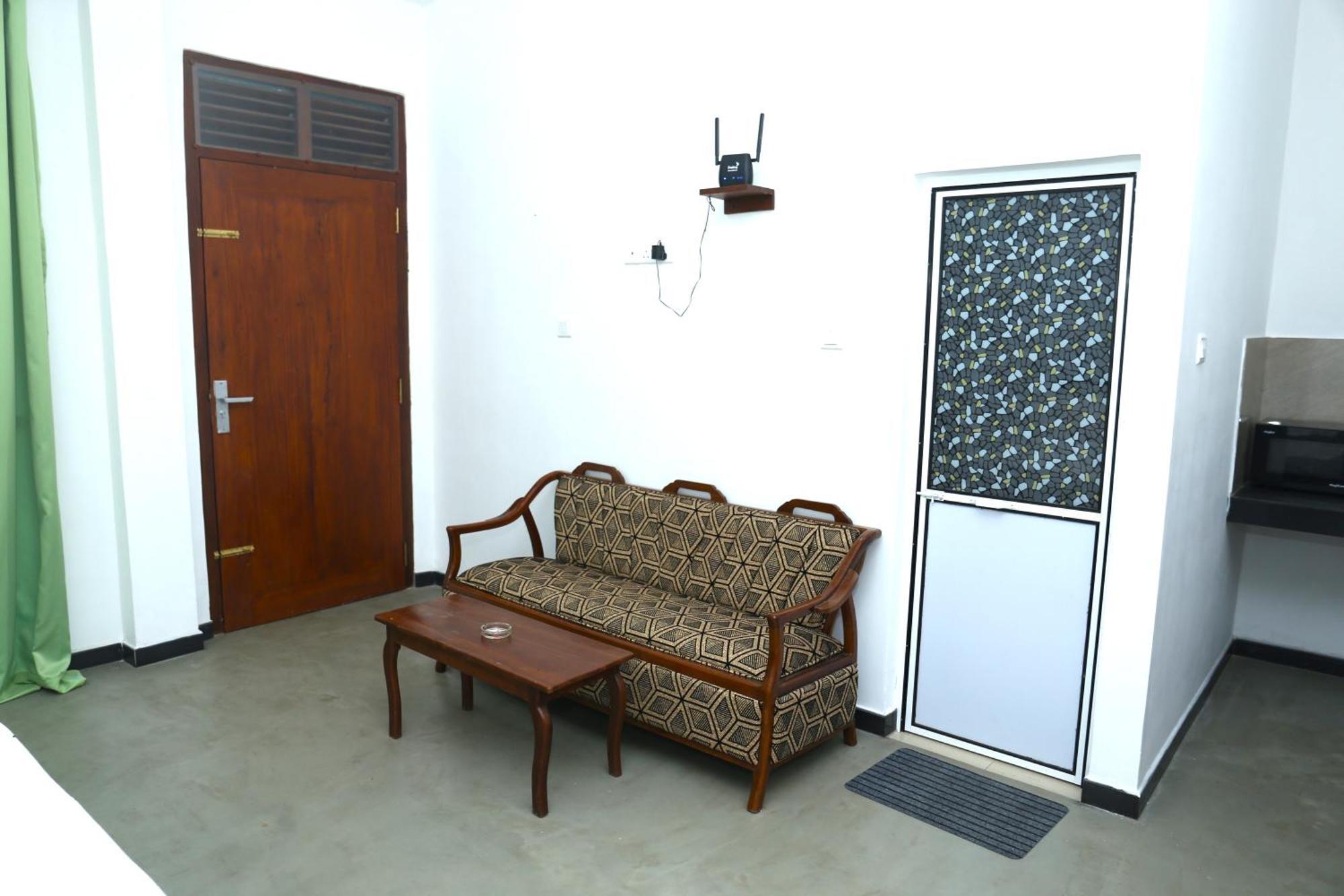 Sandy Palms Guesthouse Hikkaduwa Ngoại thất bức ảnh