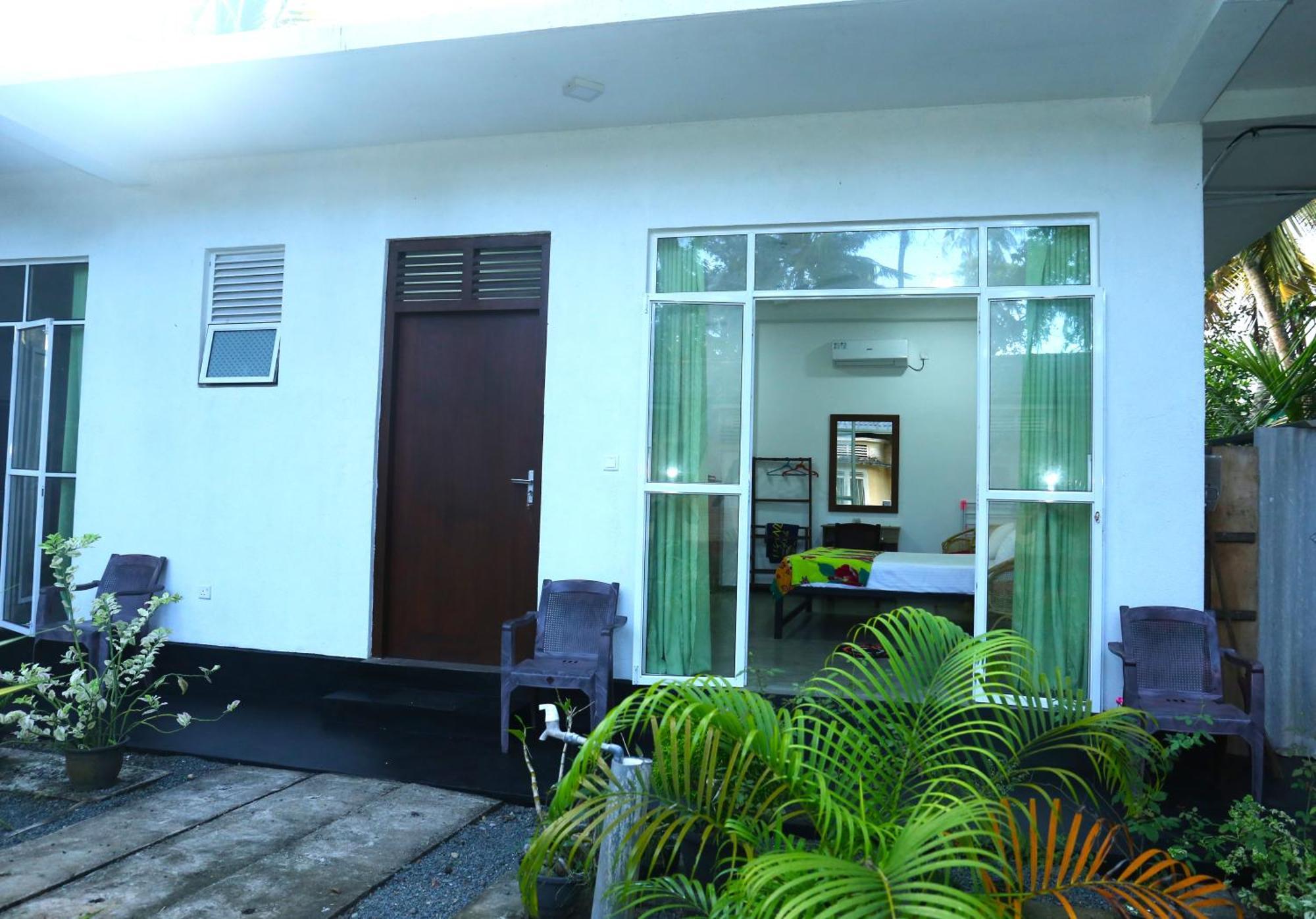 Sandy Palms Guesthouse Hikkaduwa Ngoại thất bức ảnh