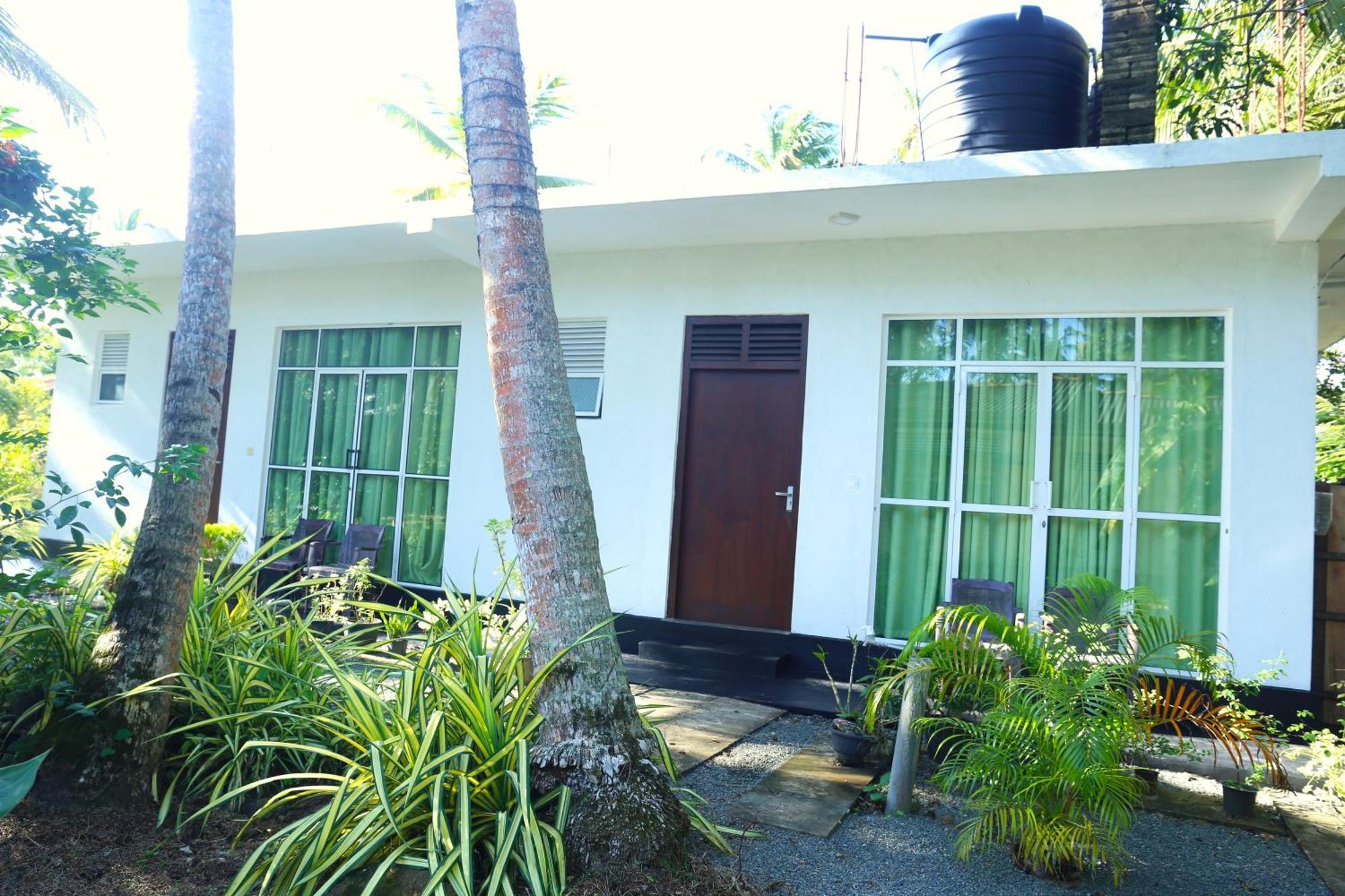 Sandy Palms Guesthouse Hikkaduwa Ngoại thất bức ảnh