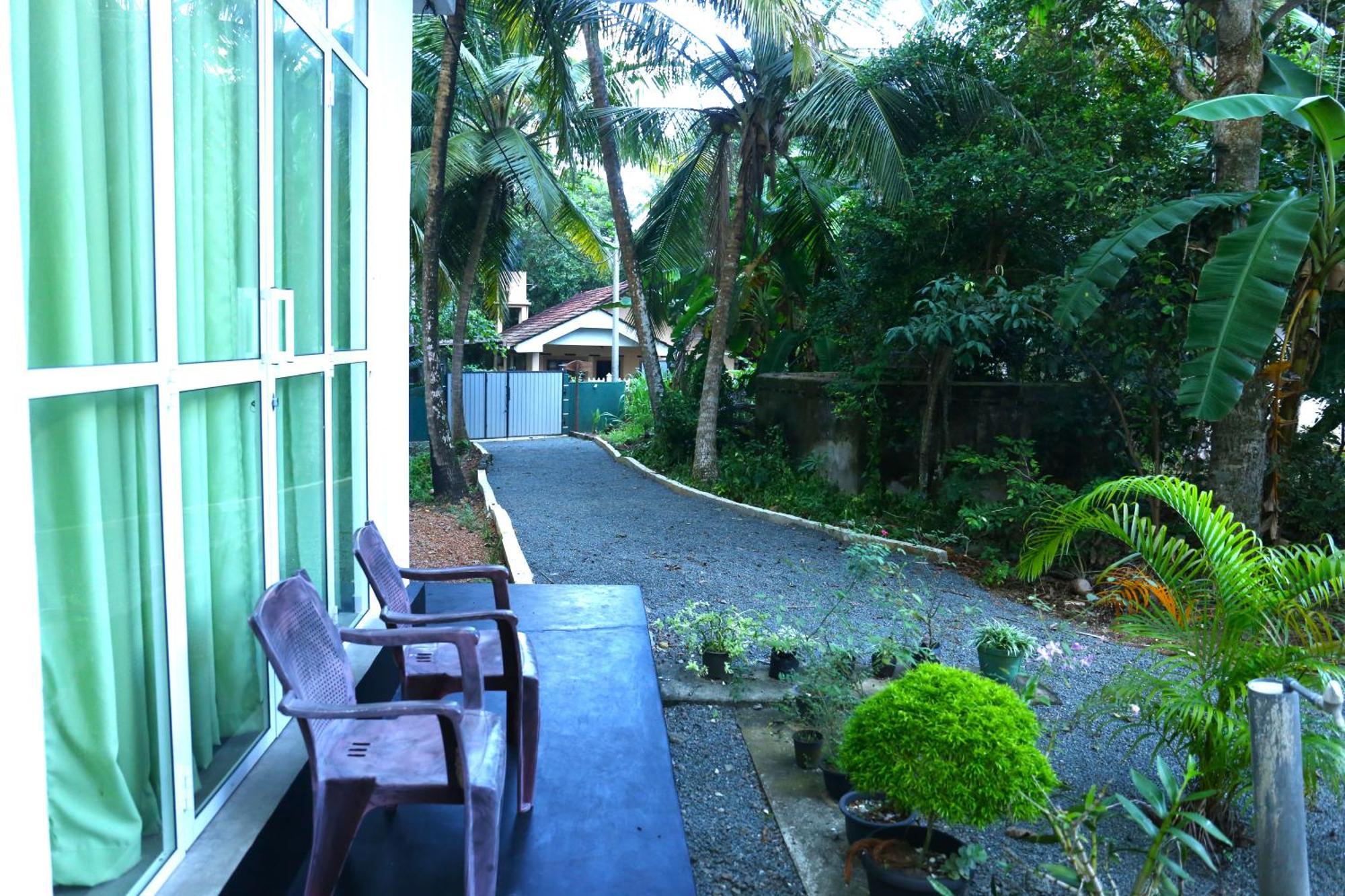 Sandy Palms Guesthouse Hikkaduwa Ngoại thất bức ảnh