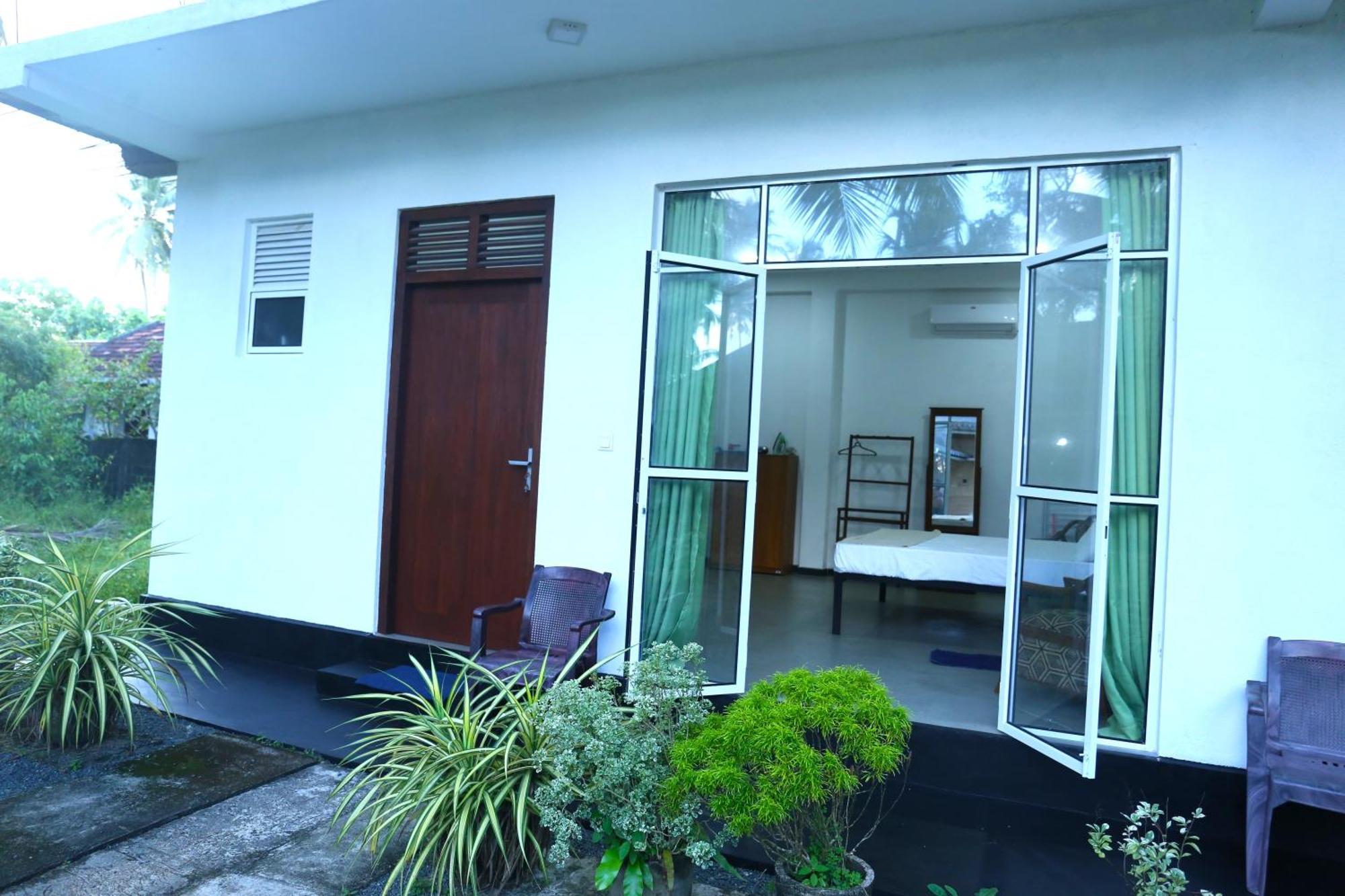 Sandy Palms Guesthouse Hikkaduwa Ngoại thất bức ảnh