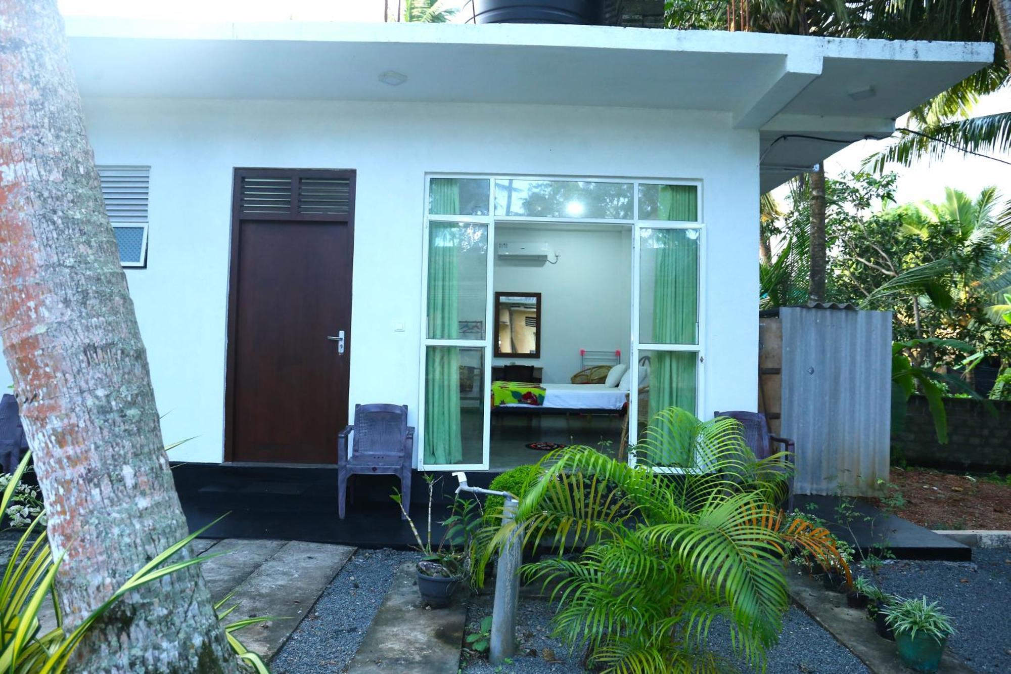 Sandy Palms Guesthouse Hikkaduwa Ngoại thất bức ảnh