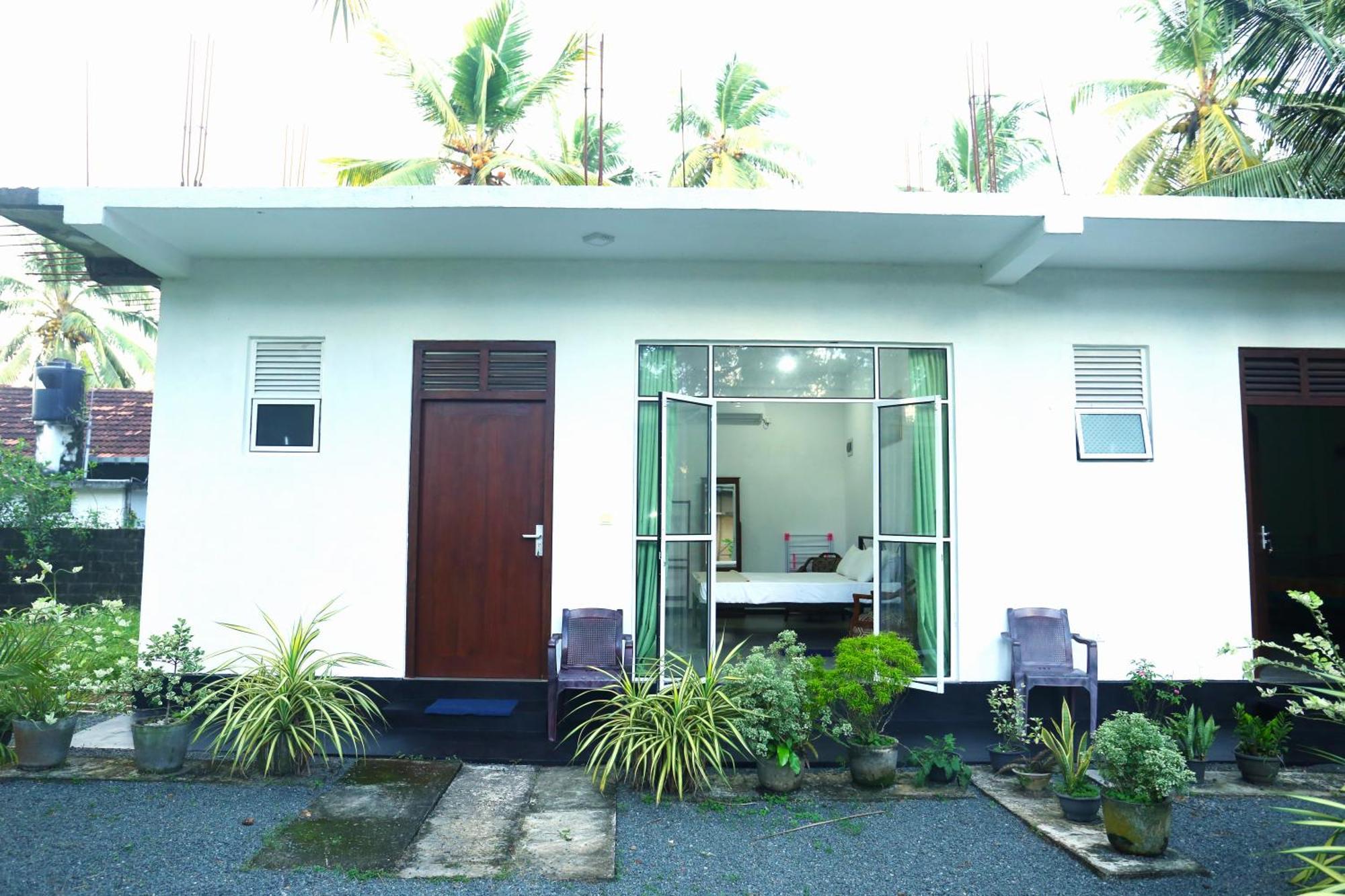 Sandy Palms Guesthouse Hikkaduwa Ngoại thất bức ảnh