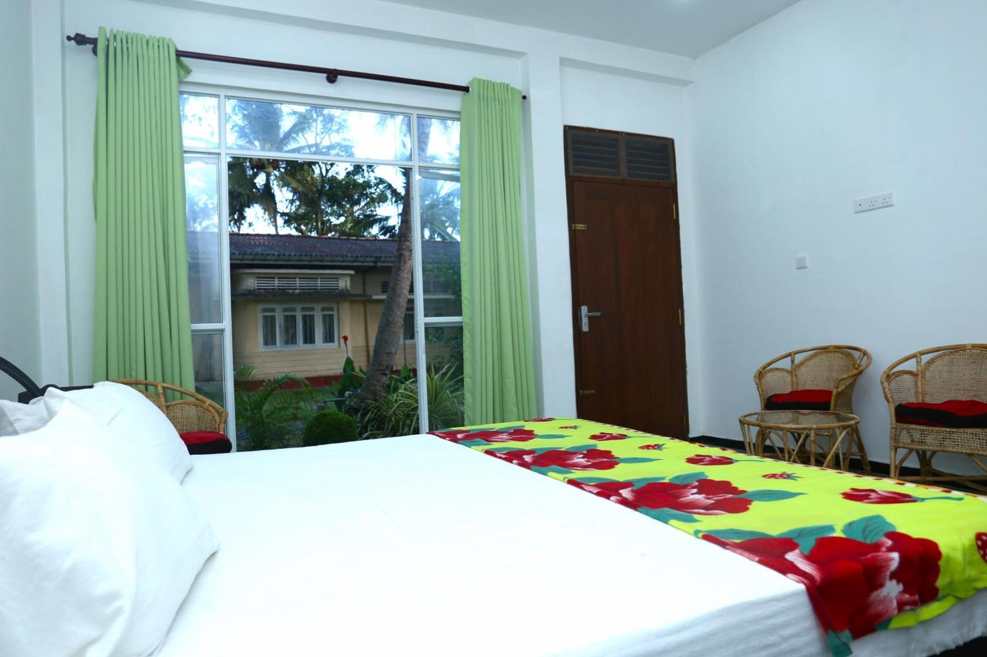 Sandy Palms Guesthouse Hikkaduwa Ngoại thất bức ảnh