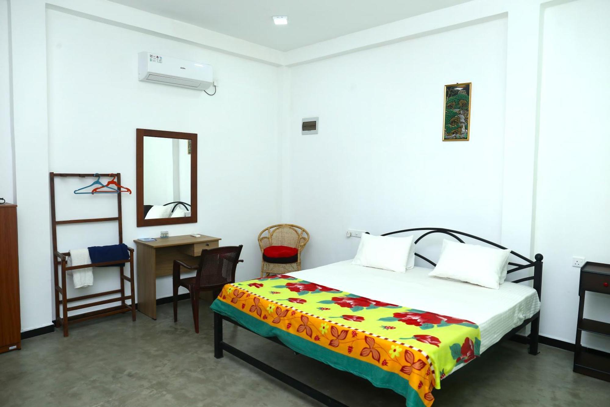 Sandy Palms Guesthouse Hikkaduwa Ngoại thất bức ảnh