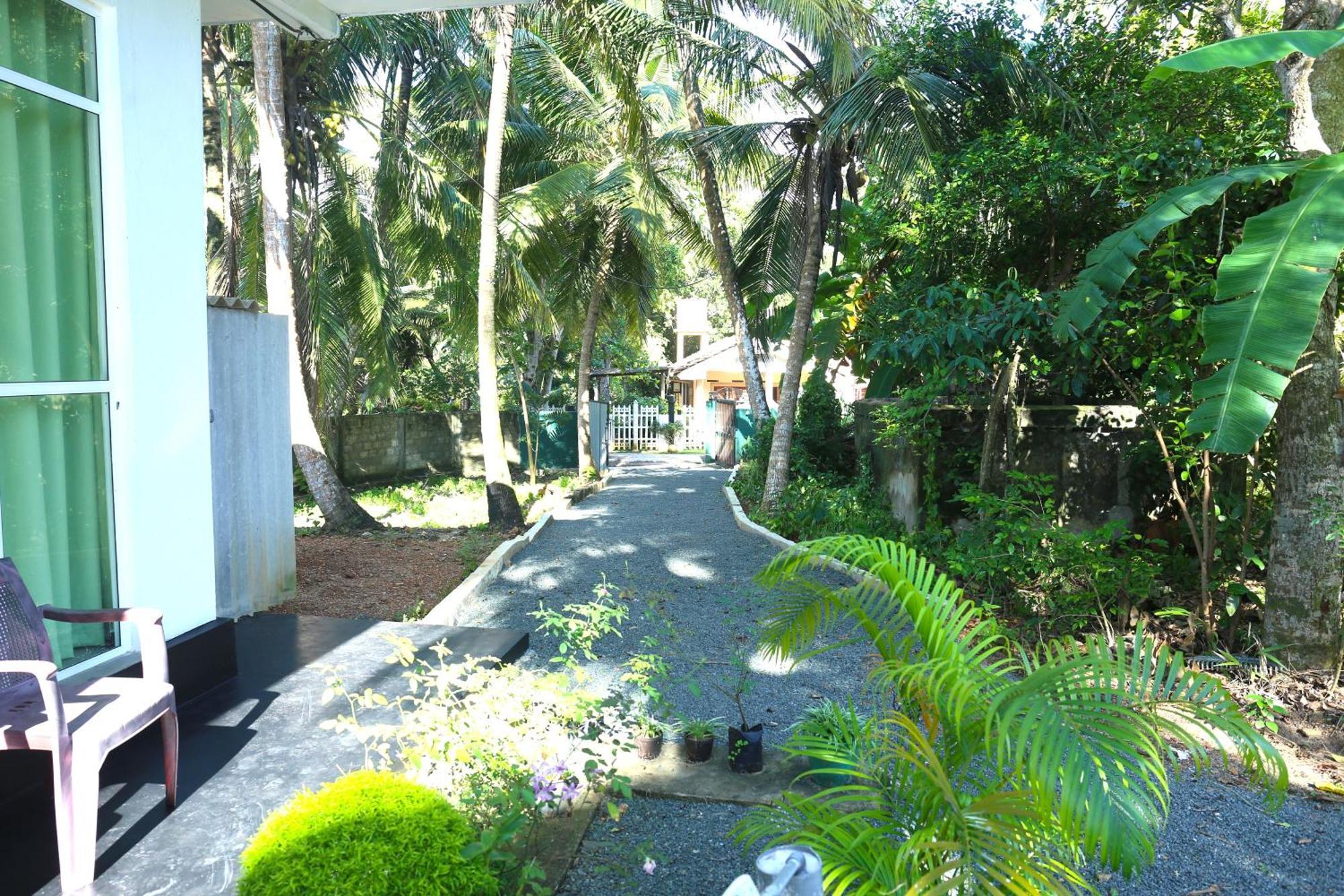 Sandy Palms Guesthouse Hikkaduwa Ngoại thất bức ảnh