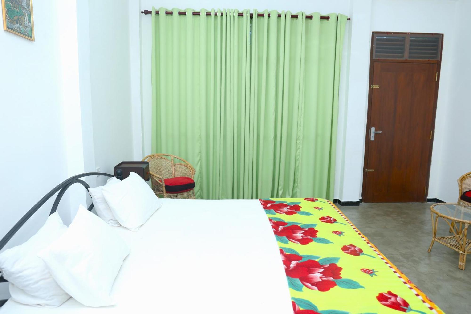Sandy Palms Guesthouse Hikkaduwa Ngoại thất bức ảnh