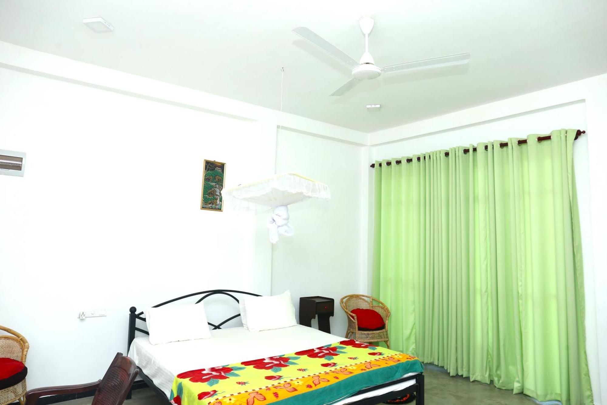 Sandy Palms Guesthouse Hikkaduwa Ngoại thất bức ảnh