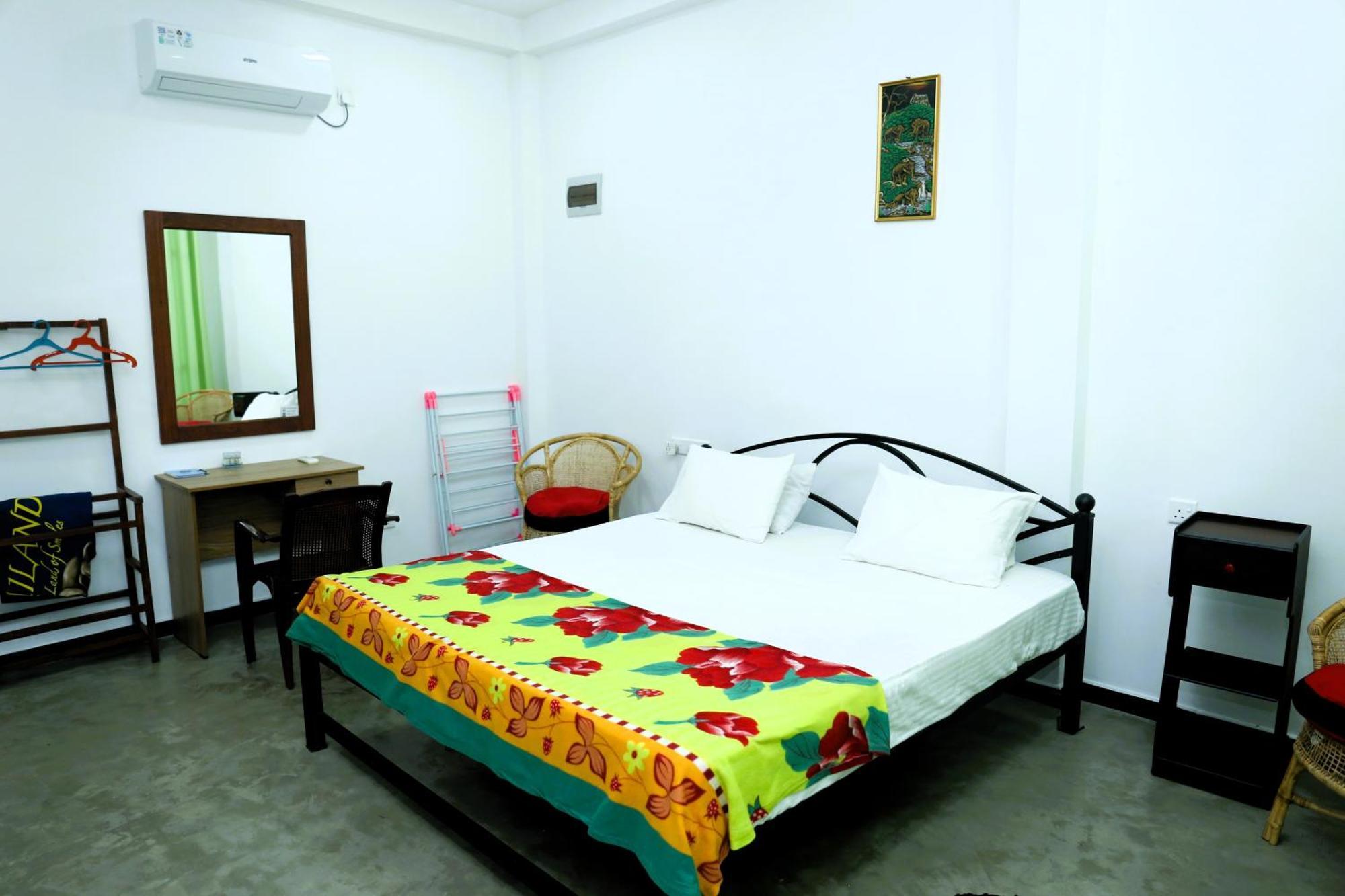 Sandy Palms Guesthouse Hikkaduwa Ngoại thất bức ảnh
