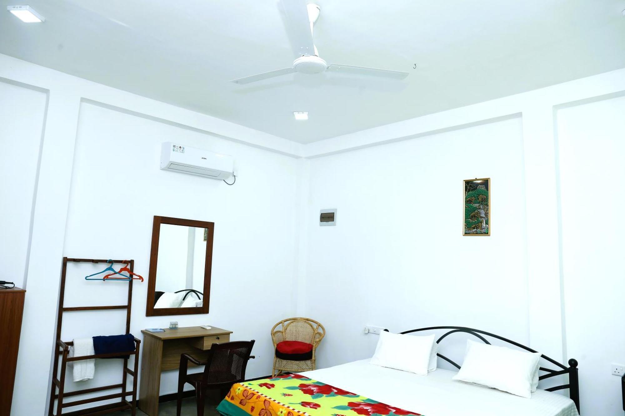 Sandy Palms Guesthouse Hikkaduwa Ngoại thất bức ảnh
